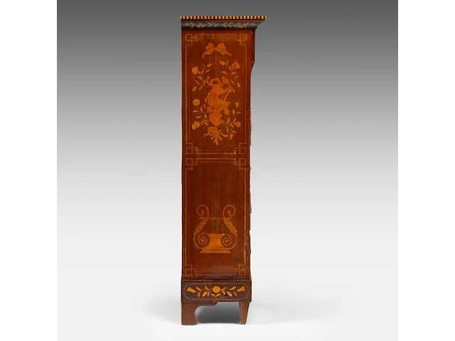 A dutch neoclassical marquetry chest of drawers, ca. 1800 159 x 101 x 43 cm. (62.60 x 39.75 x 16.92 in.) - afbeelding 5 van  5