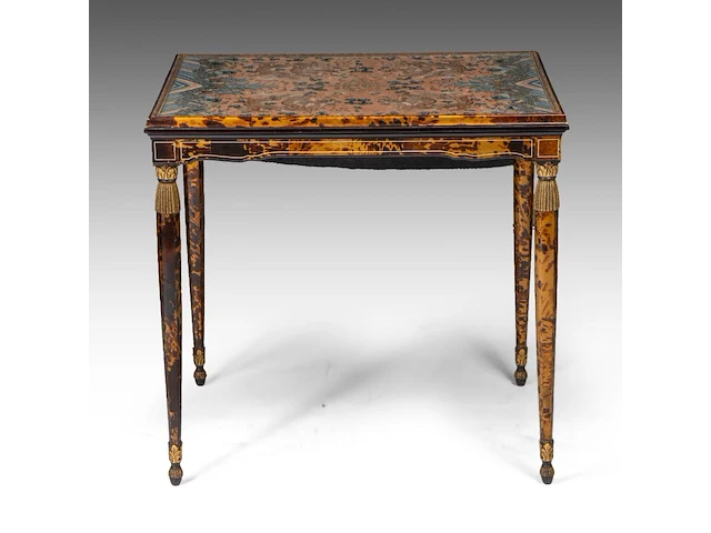 A fine art deco maison franck tortoiseshell bridge table, the top inlaid with a fine chinese silk and gold thread 'dragon' embroidery 76 x 80.5 x 70.5 cm. (29.92 x 31.69 x 27.76 in.) - afbeelding 5 van  6