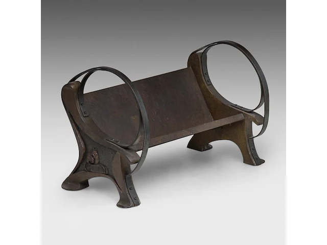 A fine art nouveau patinated bronze wine bottle holder, shaped as a garden bench 23.5 x 36 cm. (9 1/4 x 14.16 in.) - afbeelding 1 van  6