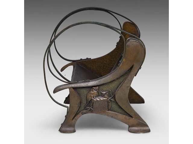 A fine art nouveau patinated bronze wine bottle holder, shaped as a garden bench 23.5 x 36 cm. (9 1/4 x 14.16 in.) - afbeelding 4 van  6