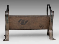 A fine art nouveau patinated bronze wine bottle holder, shaped as a garden bench 23.5 x 36 cm. (9 1/4 x 14.16 in.) - afbeelding 5 van  6