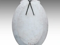 A fine basso-relievo carved carrara marble oval plaque with the profile portrait of a lady, ca. 1900 52 x 35 cm. (20.46 x 13.77 in.) - afbeelding 2 van  2