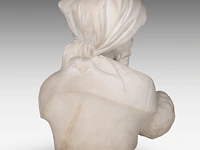 A fine carrara marble bust of a mother holding her child, signed 'lab. del bianco' 48 cm. (18.89 in.) - afbeelding 4 van  6