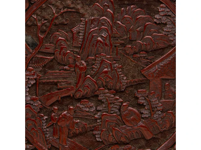 A fine chinese carved cinnabar lacquer 'figures in a mountainous landscape' bracket rim plate, with a qianlong mark, 18thc/19thc, ø 20,5 cm - afbeelding 3 van  3