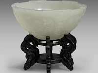 A fine chinese carved white jade 'twelve zodiac' bowl, late qing/ republic period, fitted on a wooden stand, total h 9 cm - afbeelding 3 van  7