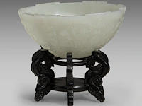 A fine chinese carved white jade 'twelve zodiac' bowl, late qing/ republic period, fitted on a wooden stand, total h 9 cm - afbeelding 5 van  7