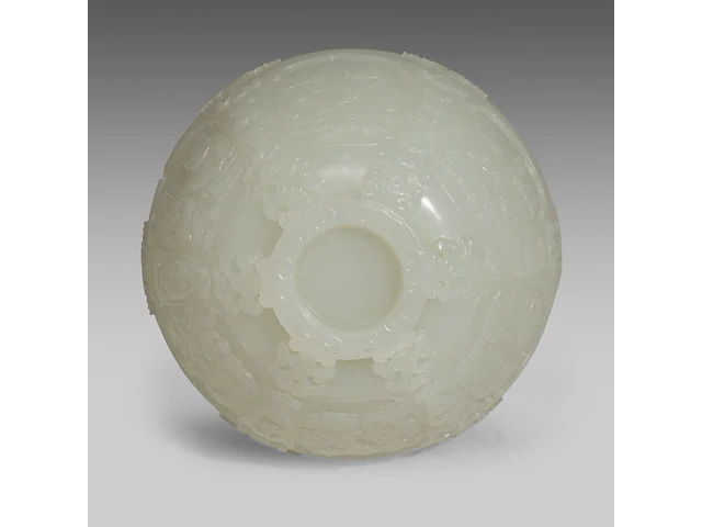 A fine chinese carved white jade 'twelve zodiac' bowl, late qing/ republic period, fitted on a wooden stand, total h 9 cm - afbeelding 7 van  7