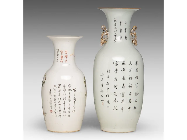 A fine chinese famille rose, and a qianjiangcai vase, both signed at the back, one paired with lingzhi handles, republic period, h 45 - 58,5 cm - afbeelding 3 van  6