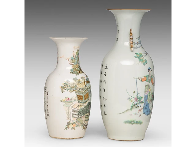 A fine chinese famille rose, and a qianjiangcai vase, both signed at the back, one paired with lingzhi handles, republic period, h 45 - 58,5 cm - afbeelding 4 van  6