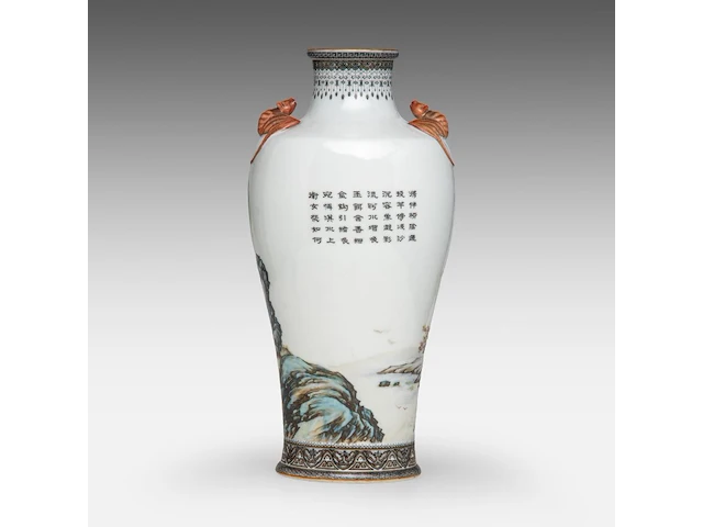 A fine chinese famille rose 'beauties in a garden' vase, signed, paired with 'bat' handles, republic period, h 34,5 cm - afbeelding 3 van  7