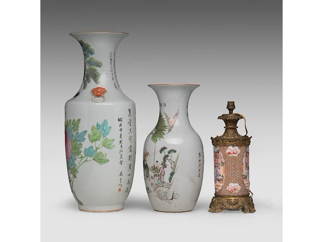 A fine chinese famille rose 'birds and flowers' vase, a signed text, late 19thc, h 59,5 cm - added two famille rose vases, 19thc, 42,5 cm - afbeelding 2 van  6