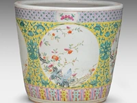 A fine chinese famille rose 'flower garden' planter cache pot, 19thc, h 33 - ø 36,5 cm