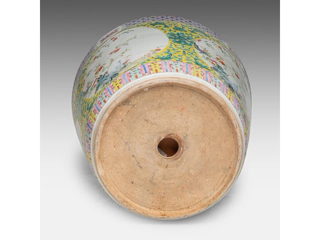 A fine chinese famille rose 'flower garden' planter cache pot, 19thc, h 33 - ø 36,5 cm - afbeelding 7 van  7