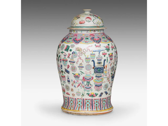 A fine chinese famille rose 'one hundred butterflies' washbasin, le shou tang mark, 19thc, h 13 - ø 39 cm - added a covered vase, 19thc, total h 44 cm - afbeelding 15 van  16