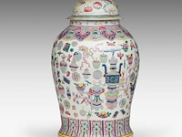 A fine chinese famille rose 'one hundred butterflies' washbasin, le shou tang mark, 19thc, h 13 - ø 39 cm - added a covered vase, 19thc, total h 44 cm - afbeelding 15 van  16