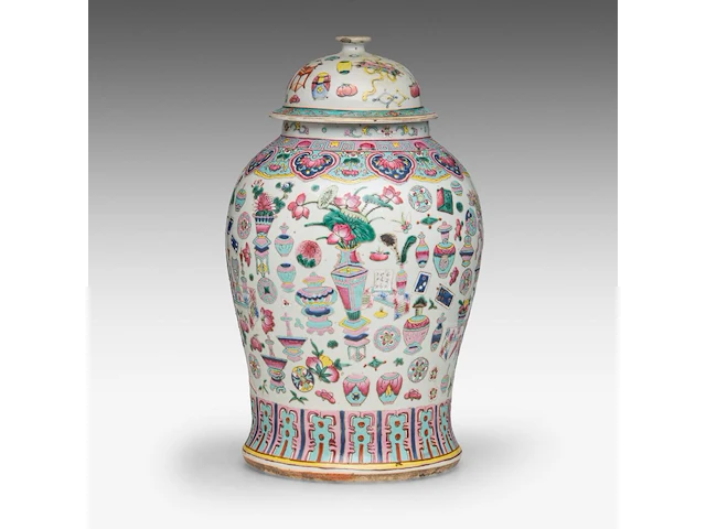 A fine chinese famille rose 'one hundred butterflies' washbasin, le shou tang mark, 19thc, h 13 - ø 39 cm - added a covered vase, 19thc, total h 44 cm - afbeelding 16 van  16