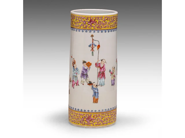 A fine chinese famille rose 'playful boys' cylindrical vase, with a guangxu mark, h 28 cm - afbeelding 3 van  6