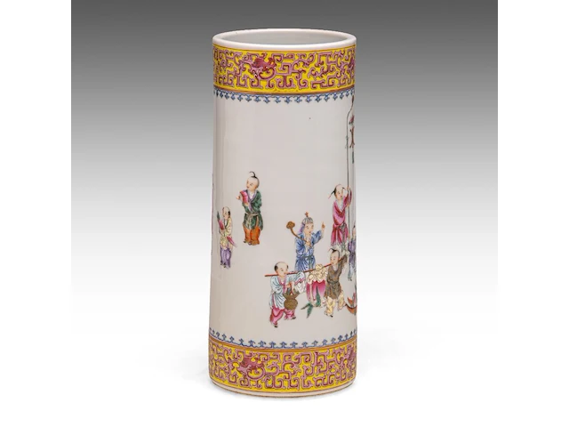 A fine chinese famille rose 'playful boys' cylindrical vase, with a guangxu mark, h 28 cm - afbeelding 4 van  6