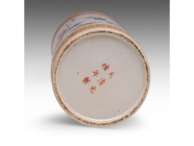 A fine chinese famille rose 'playful boys' cylindrical vase, with a guangxu mark, h 28 cm - afbeelding 6 van  6