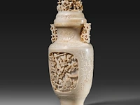 A fine chinese ivory sculpted vase, decorated with cranes in a forest landscape, and birds among branches, late qing dynasty (19thc), h 31 cm - w 13 cm - 1655g (+) - afbeelding 2 van  7