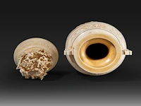 A fine chinese ivory sculpted vase, decorated with cranes in a forest landscape, and birds among branches, late qing dynasty (19thc), h 31 cm - w 13 cm - 1655g (+) - afbeelding 6 van  7