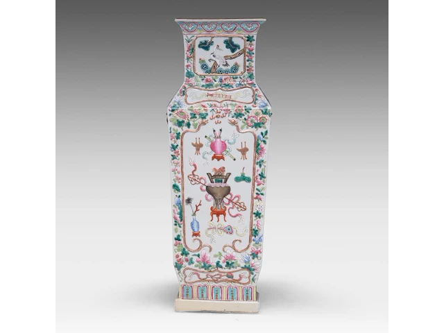A fine chinese 'one hundred treasures' fanghu vase, 19thc, h 58 cm - afbeelding 1 van  8