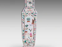A fine chinese 'one hundred treasures' fanghu vase, 19thc, h 58 cm - afbeelding 3 van  8