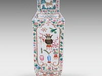 A fine chinese 'one hundred treasures' fanghu vase, 19thc, h 58 cm - afbeelding 4 van  8