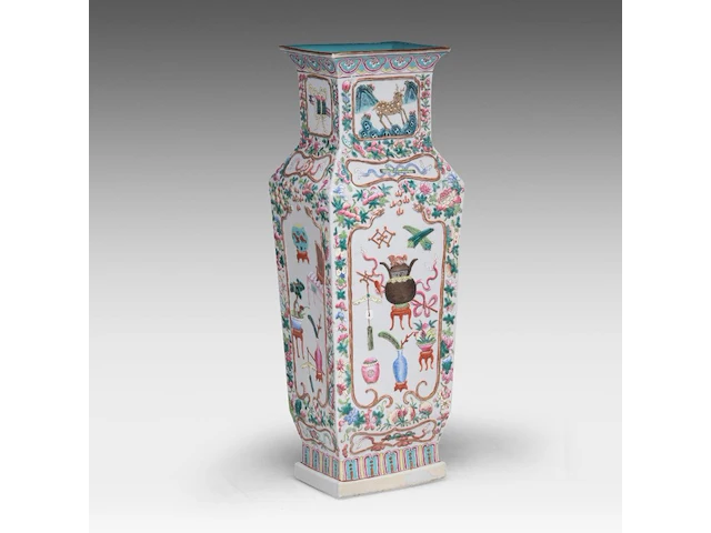 A fine chinese 'one hundred treasures' fanghu vase, 19thc, h 58 cm - afbeelding 8 van  8