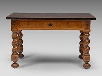 A fine dutch baroque walnut and burr centre table, decorated with star marquetry 74 x 120 x 80 cm. (29.12 x 47.24 x 31 1/2 in.) - afbeelding 4 van  8