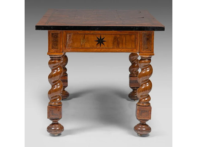 A fine dutch baroque walnut and burr centre table, decorated with star marquetry 74 x 120 x 80 cm. (29.12 x 47.24 x 31 1/2 in.) - afbeelding 5 van  8