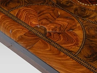 A fine dutch baroque walnut and burr centre table, decorated with star marquetry 74 x 120 x 80 cm. (29.12 x 47.24 x 31 1/2 in.) - afbeelding 7 van  8