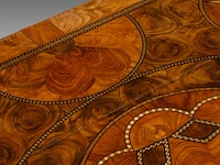 A fine dutch baroque walnut and burr centre table, decorated with star marquetry 74 x 120 x 80 cm. (29.12 x 47.24 x 31 1/2 in.) - afbeelding 8 van  8
