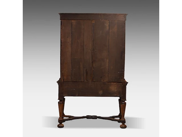 A fine dutch walnut veneered cabinet-on-stand, decorated with marquetry, early 18thc 176 x 110 x 53 cm. (69.29 x 43.31 x 20.87 in.) - afbeelding 10 van  14