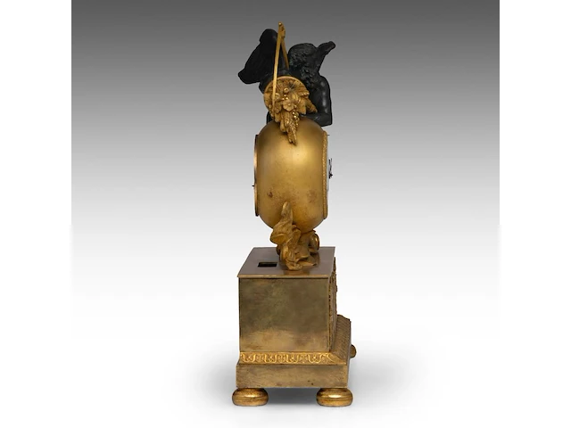 A fine empire gilt and patinated bronze mantle clock with chronos on top, by jean-joseph hanset, ca. 1815 41 x 36 cm. (16.14 x 14.16 in.) - afbeelding 7 van  11