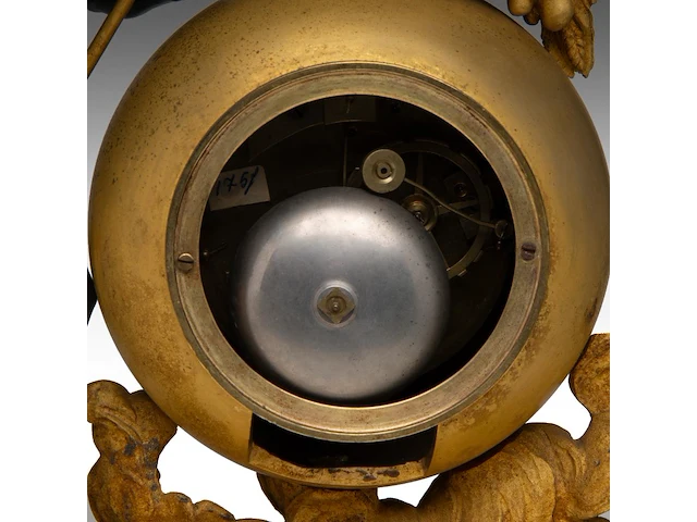 A fine empire gilt and patinated bronze mantle clock with chronos on top, by jean-joseph hanset, ca. 1815 41 x 36 cm. (16.14 x 14.16 in.) - afbeelding 10 van  11