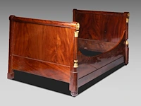 A fine empire period gilt bronze-mounted mahogany bed, ca. 1810 109 x 198 x 134 cm. (42.90 x 77.95 x 52.75 in.) - afbeelding 2 van  4