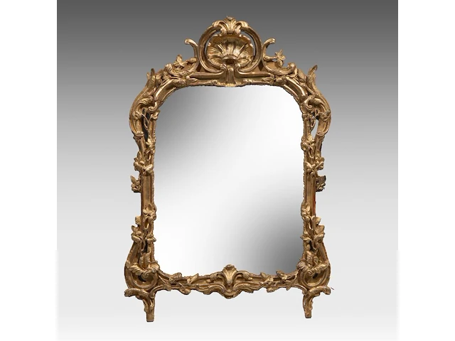 A fine french régence giltwood wall mirror, 18thc 108 x 72 cm. (42.52 x 28.35 in.) - afbeelding 1 van  2