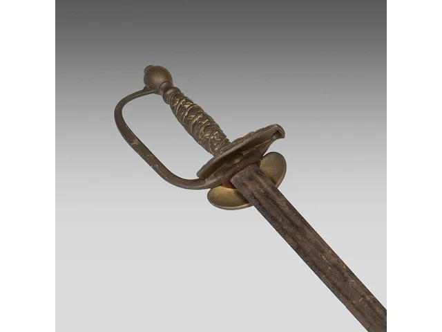 A fine gilt damascus bronze bow, 19thc, added a matching sword the bow: 88 cm. (34.64 in.), the sword: 97 cm. (38.18 in.) - afbeelding 4 van  4