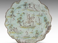 A fine italian maiolica earthenware charger with scalloped rim, savona, 18thc 36 cm. (14.16 in.)