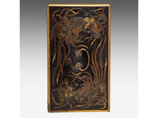 A fine japanese black and gold lacquer takamaki-e kodansu (incense cabinet) decorated with rakans, meiji period (1868-1912), h 28 cm - w 24 cm - d 42 cm - afbeelding 7 van  9