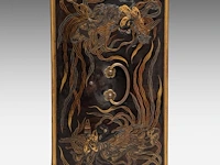 A fine japanese black and gold lacquer takamaki-e kodansu (incense cabinet) decorated with rakans, meiji period (1868-1912), h 28 cm - w 24 cm - d 42 cm - afbeelding 7 van  9