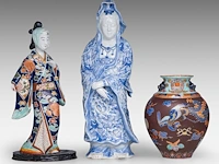 A fine japanese fukagawa ware bulbous vase, koransha mark, late meiji, h 24 cm - added two japanese kutani figures, one marked, both late meiji, h 40,5 - 46 cm