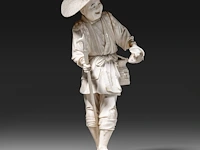 A fine japanese ivory okimono of a fisherman carrying his basket, a spear and a fish, signed, meiji period (1868-1912), h 22 cm - 432g (+) - afbeelding 2 van  8