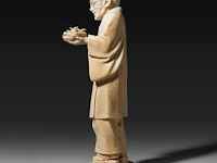A fine japanese ivory okimono of a man with glasses examining a nest of birds in his hand, signed, tokyo school, meiji period (1868-1912), h 20,5 cm (+) - afbeelding 3 van  9