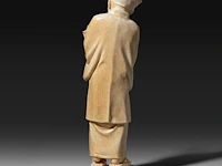 A fine japanese ivory okimono of a man with glasses examining a nest of birds in his hand, signed, tokyo school, meiji period (1868-1912), h 20,5 cm (+) - afbeelding 4 van  9