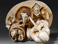 A fine japanese ivory okimono of a man working abalone shells, meiji period (1868-1912), h 10,5 cm - w 11,5 cm - 409g (+) - afbeelding 10 van  10