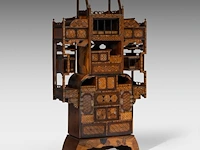 A fine japanese marquetry (yosegi-zaiku) shodona, meiji period (1868-1912), h 165 cm - w 90,5 cm - d 32 cm - afbeelding 3 van  6