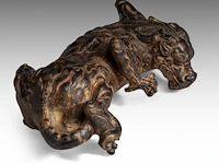 A fine japanese polychrome and gilt lacquered bronze okimono of a kirin, meiji period, l 26 - h 8,5 cm - afbeelding 2 van  9
