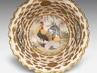 A fine japanese satsuma 'hen and cockerel' / 'one hundred cranes' punch bowl, artist mark to the bottom, late meiji, ø 40 - h 17,5 cm